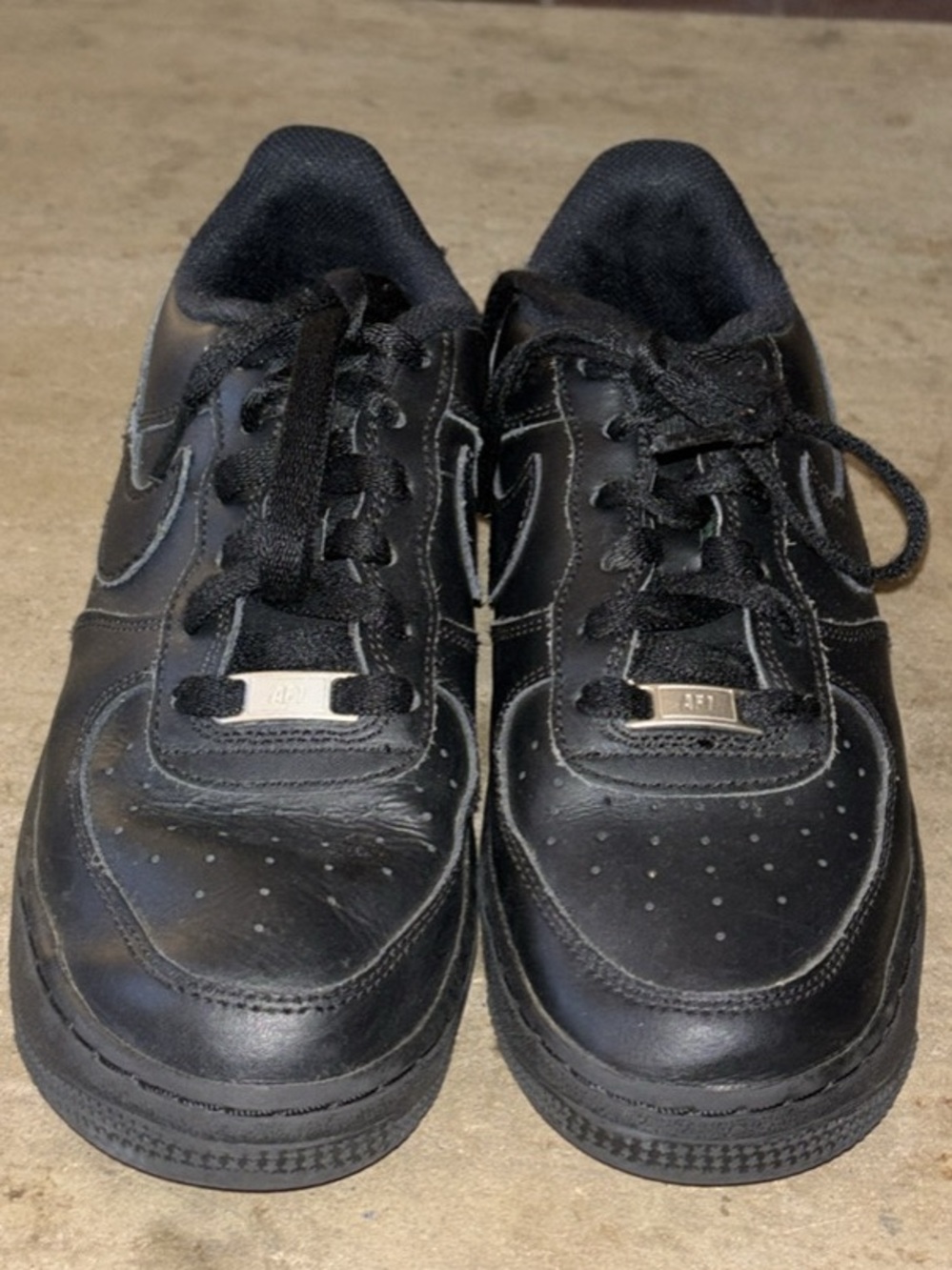 Nike Air Force 1 Low Black boys size 6/ women’s size 8 (A-4)